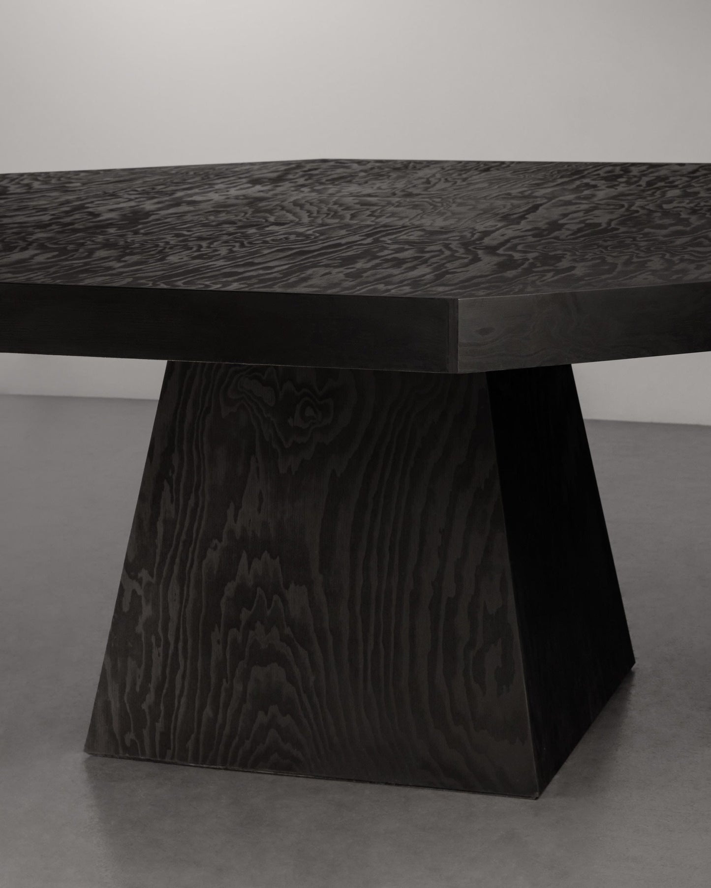 Octoplug Black Plywood 200 cm